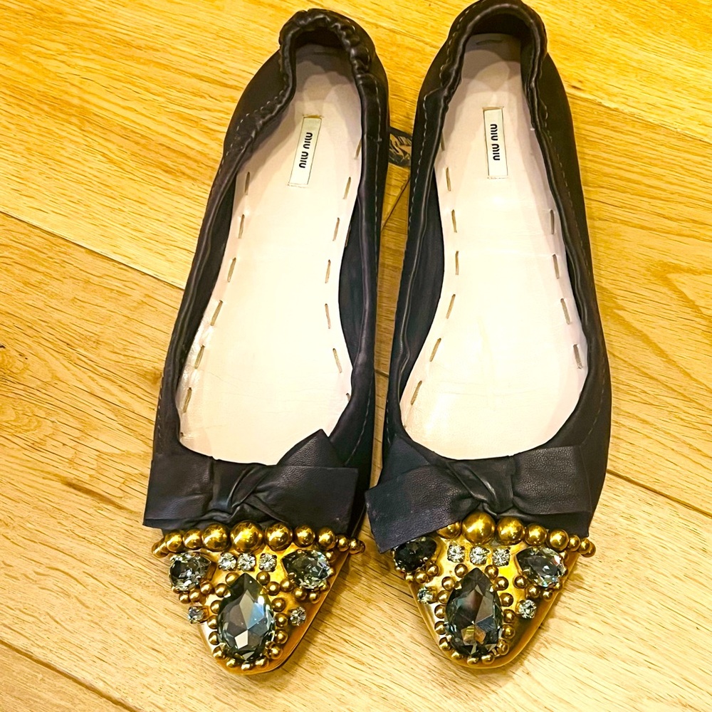 MIU MIU GEMSTONE BLACK/GOLD FLATS